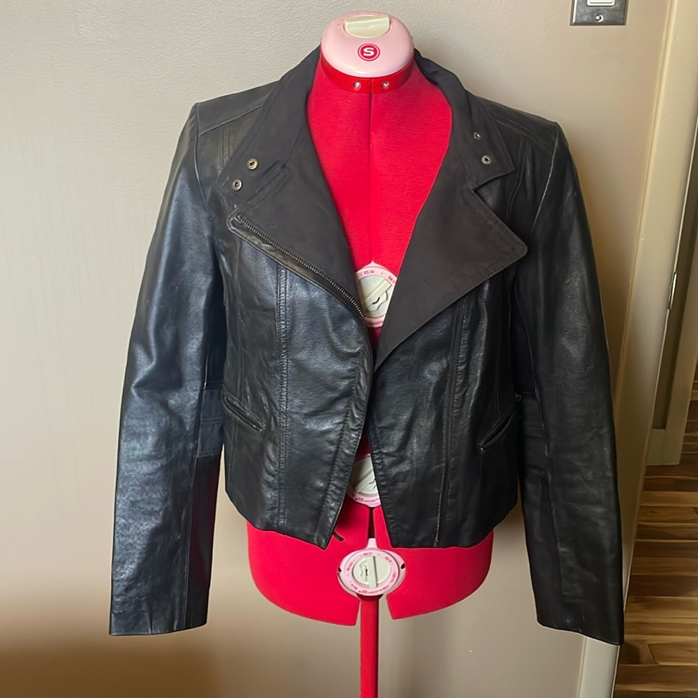 Short Kenneth Cole leather jacket